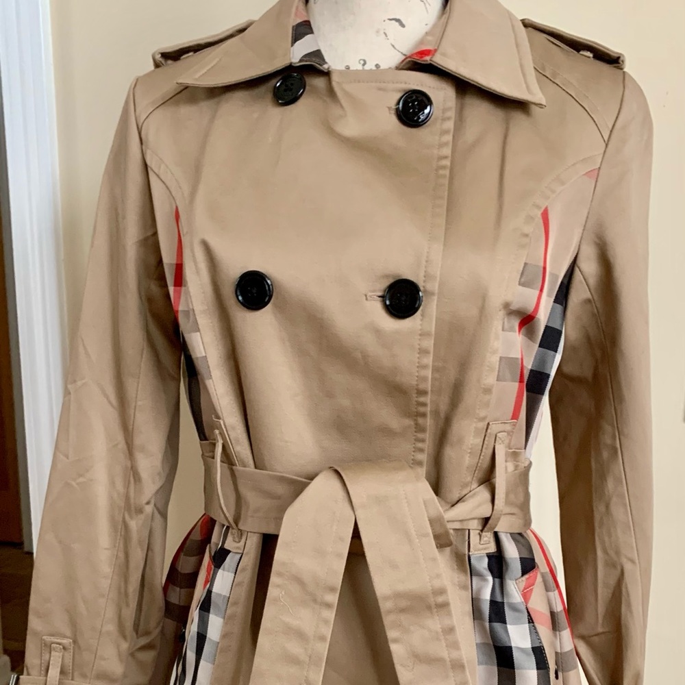 New with tag beige tartan trench coat Sz small